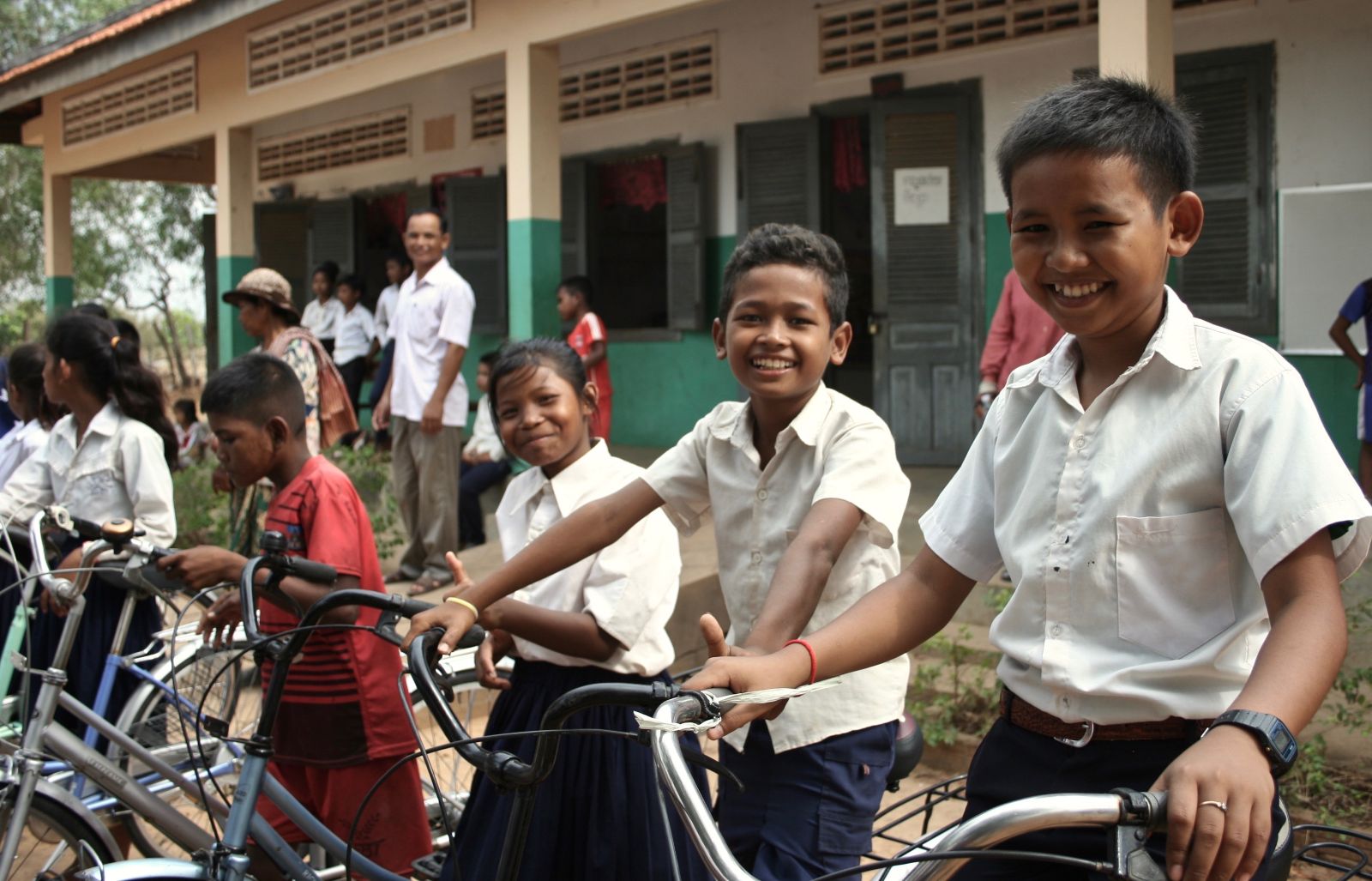 Pedals%20%26%20Packs%202017%20kids%20w%20bikes%20smiling.jpg